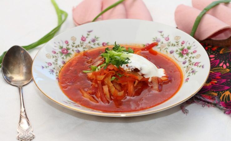 Untuk snek petang, pesakit gout boleh makan borscht vegetarian